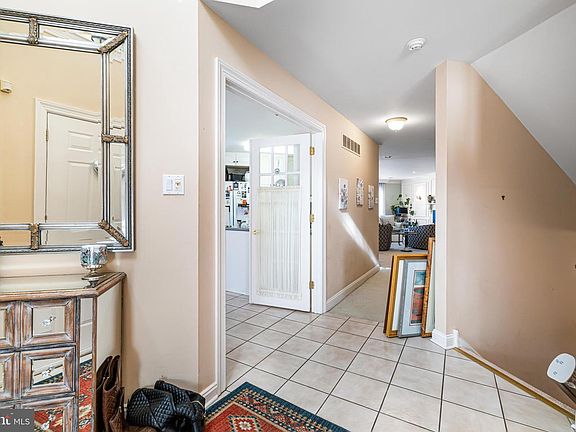 4th image of 216 Linden Dr #216