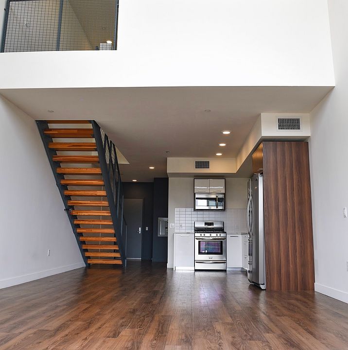 1st image of 733 N Hudson Ave APT 217
