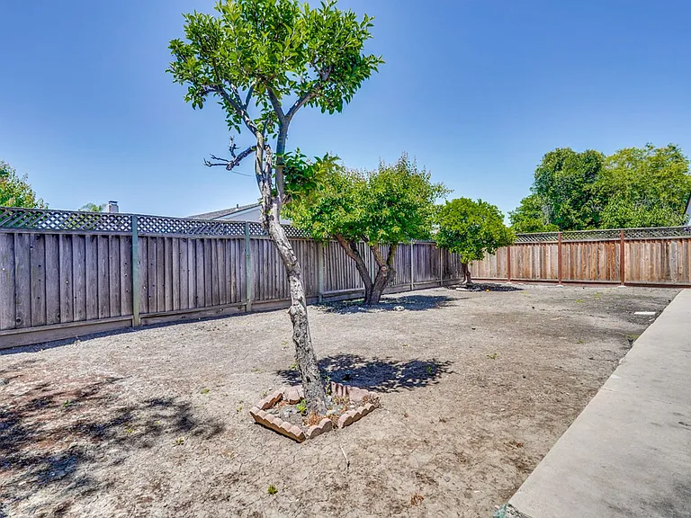 6063 Pineland Ave — Photo 42