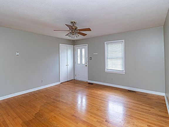 5th image of 160 Oak Circle Dr