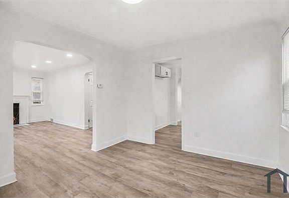 5th image of 15440 Murray Hill St