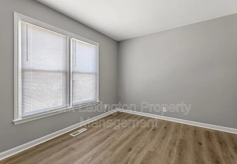 4589 Fieldmoor Dr — Photo 7