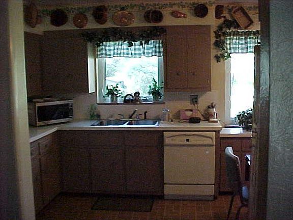 3rd image of 368 Scott Ave