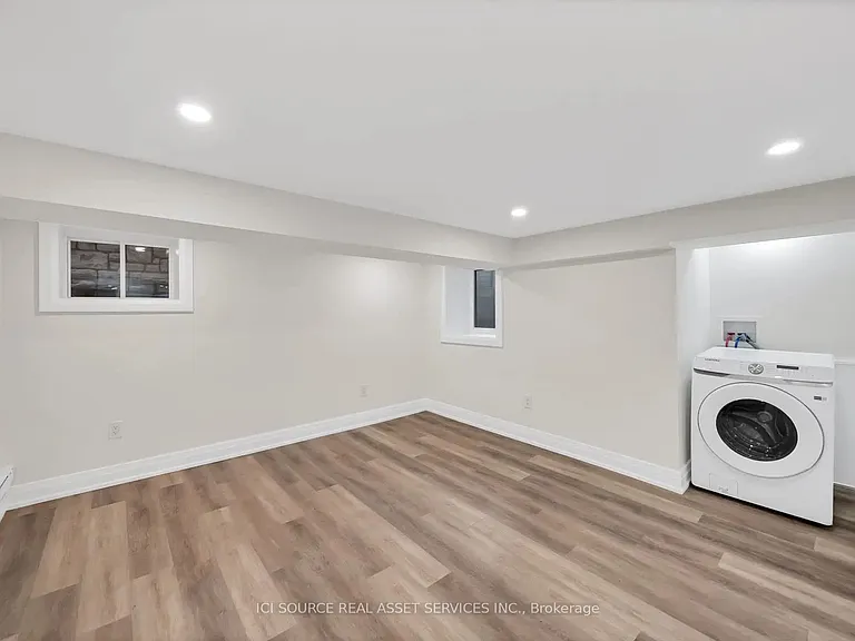 132 Holton Ave S #1 — Photo 4
