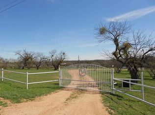 107 Riverside Dr E, Llano, TX 78643