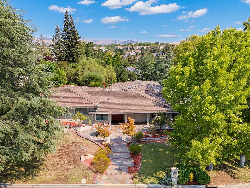 1st image of 7048 Castlerock Dr