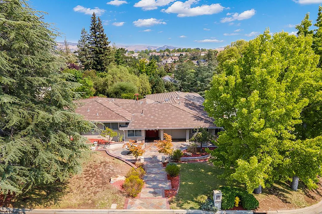 7048 Castlerock Dr photo 1