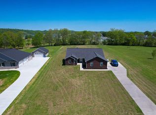 137 Duck Pond Dr, Dandridge, TN 37725