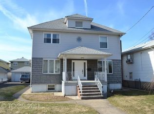 82 Autumn St, Lodi, NJ 07644