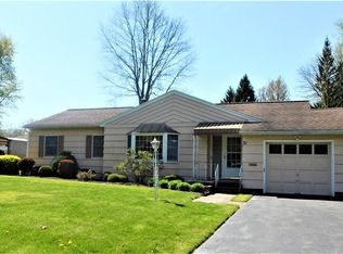 31 Valley View Dr, Penfield, NY