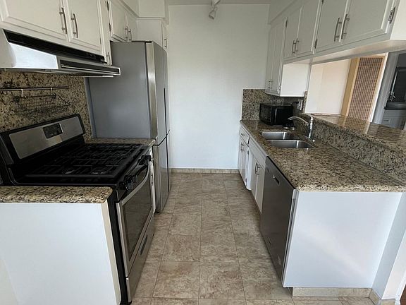 3rd image of 11727 Dorothy St APT 301