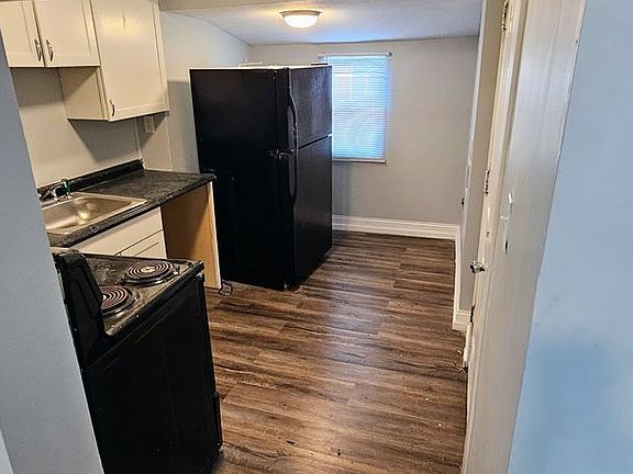 3rd image of 142-144 W Park Ave #142