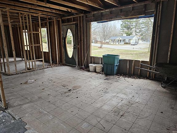 3rd image of 410 E Chester Dr