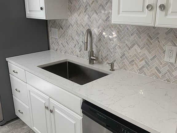 5th image of 350 Seahorse Cir SE