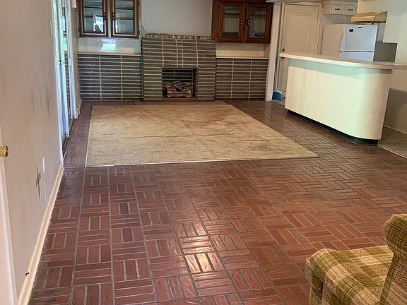 3rd image of 333 Pecan St #333