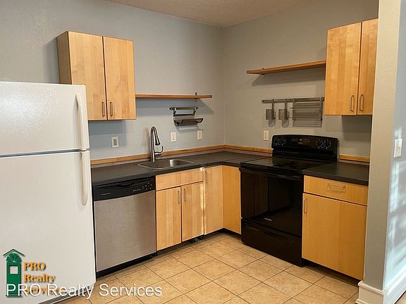 2nd image of 3715 Oakland Ave APT 2
