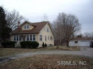 600 Robson St, Godfrey, IL 62035