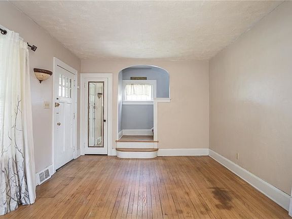 4th image of 214 Courtland St