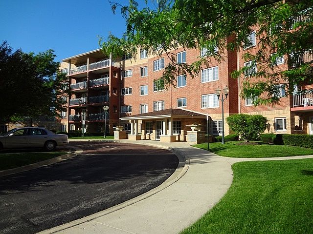 1st image of 720 Creekside Dr Unit 103