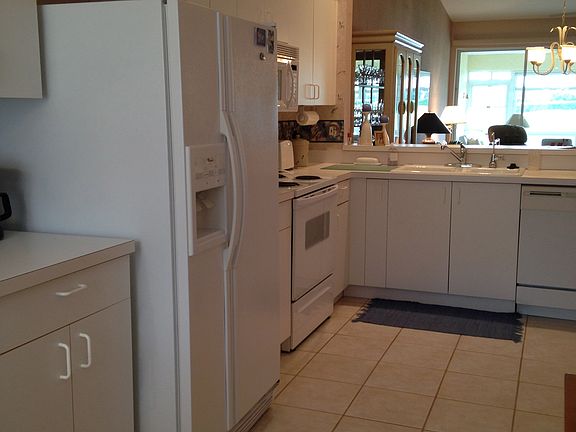 3rd image of 290 Naomi Drive #2