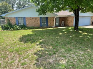 106 Devonshire Ln, Palestine, TX 75803