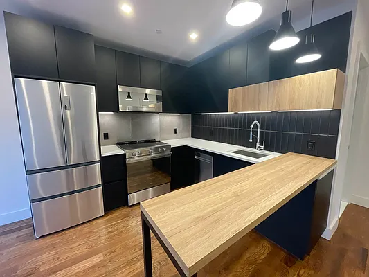 Rented by Tapiro Realty | media 1