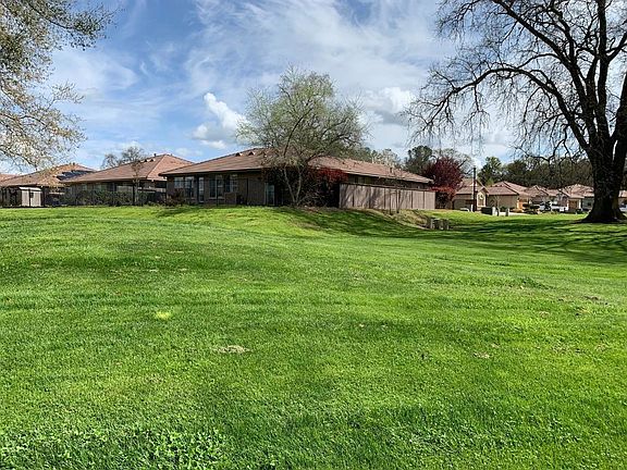 5th image of 375 Castle Oaks Dr