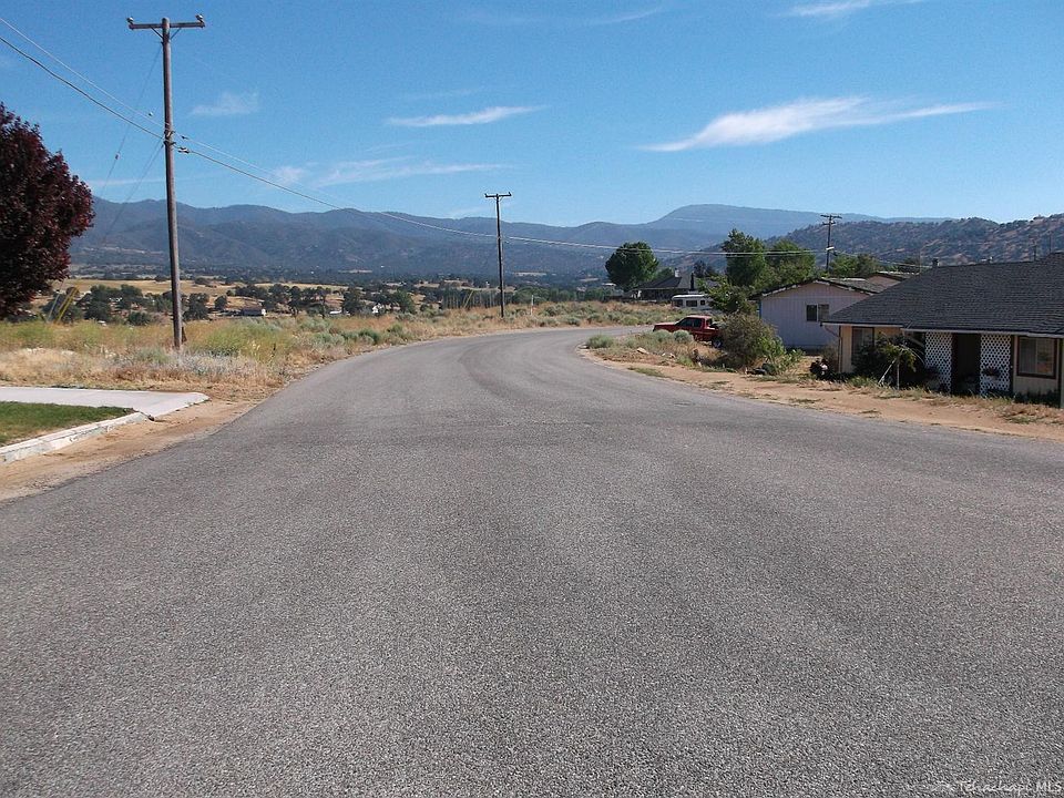 2nd image of 20605 Ridgecrest Dr