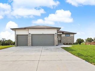946 N Main St, Goddard, KS 67052