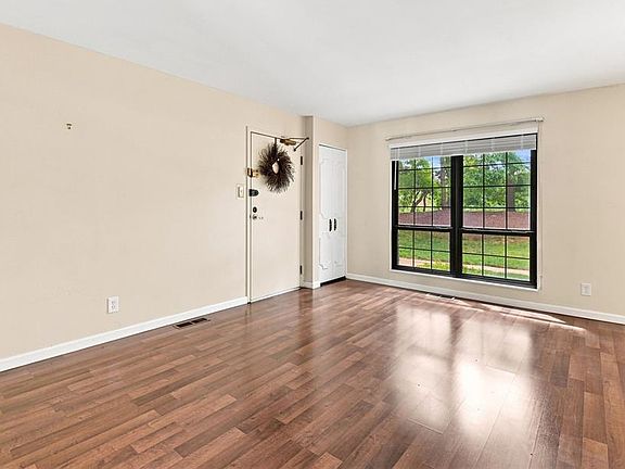 5th image of 1111 Appleseed Ln APT A