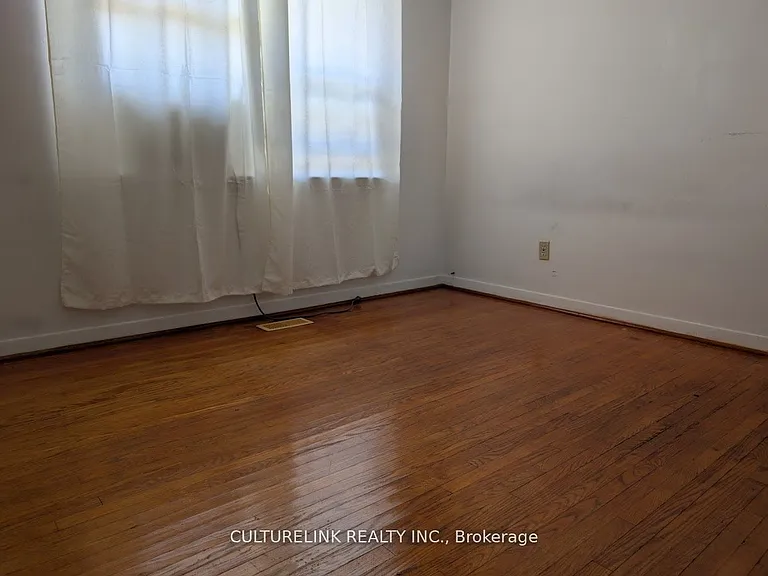 998 Willowdale Ave #MAIN FLOOR — Photo 6