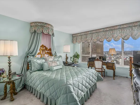 166-25 Powell Cove Boulevard image 3 of 18