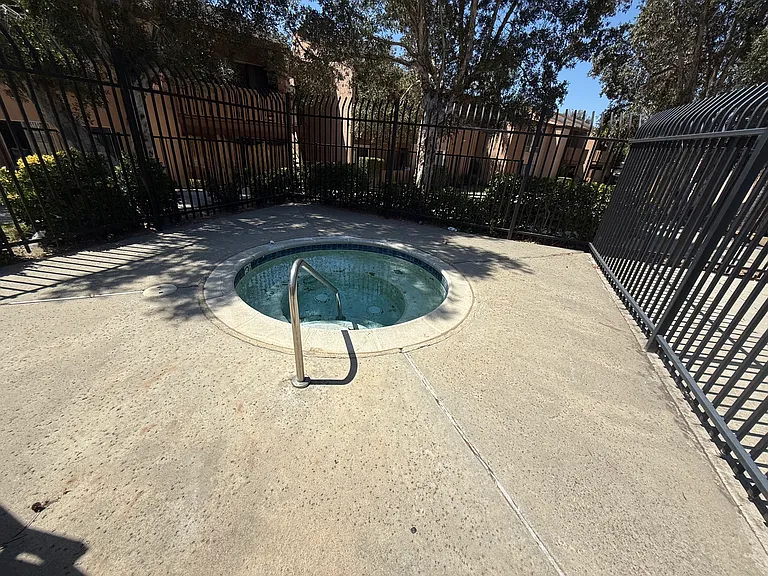 1051 Rock Springs Rd #220 — Photo 15