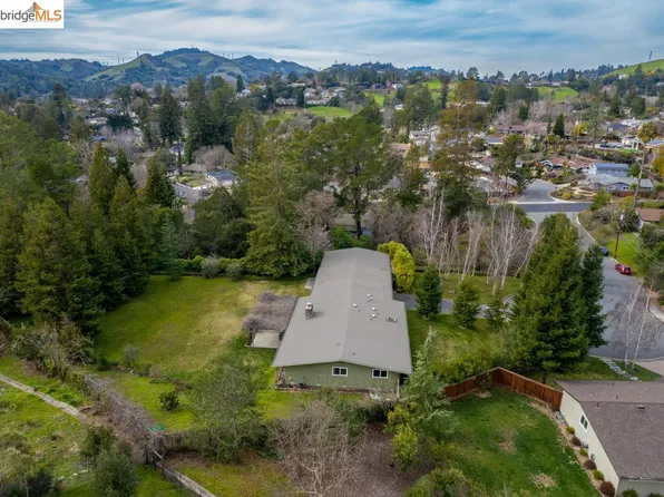 8 Rae Dr, Orinda, CA 94563