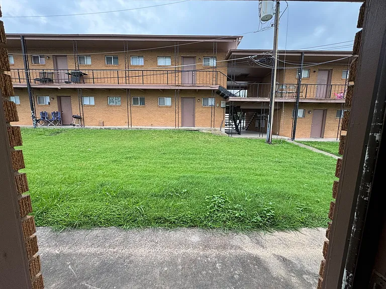 806 Safady St — Photo 15