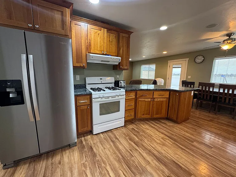 1705 E Glacier St — Photo 8