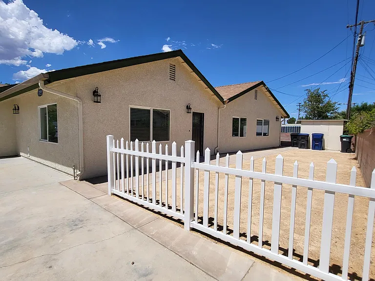 1209 W Avenue Q1 — Photo 10