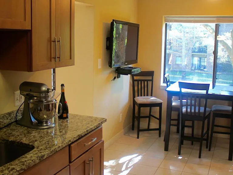 302 Hilltop Ln #F — Photo 5