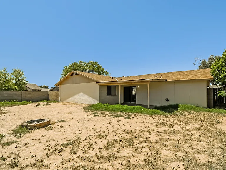 2301 E Butler St — Photo 16