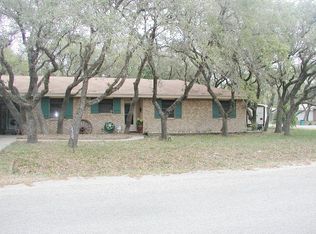100 Griffith Dr, Rockport, TX 78382
