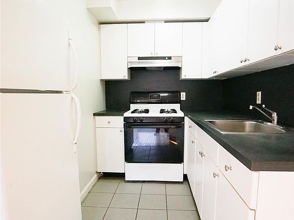 3rd image of 325 E 8th St APT 4A