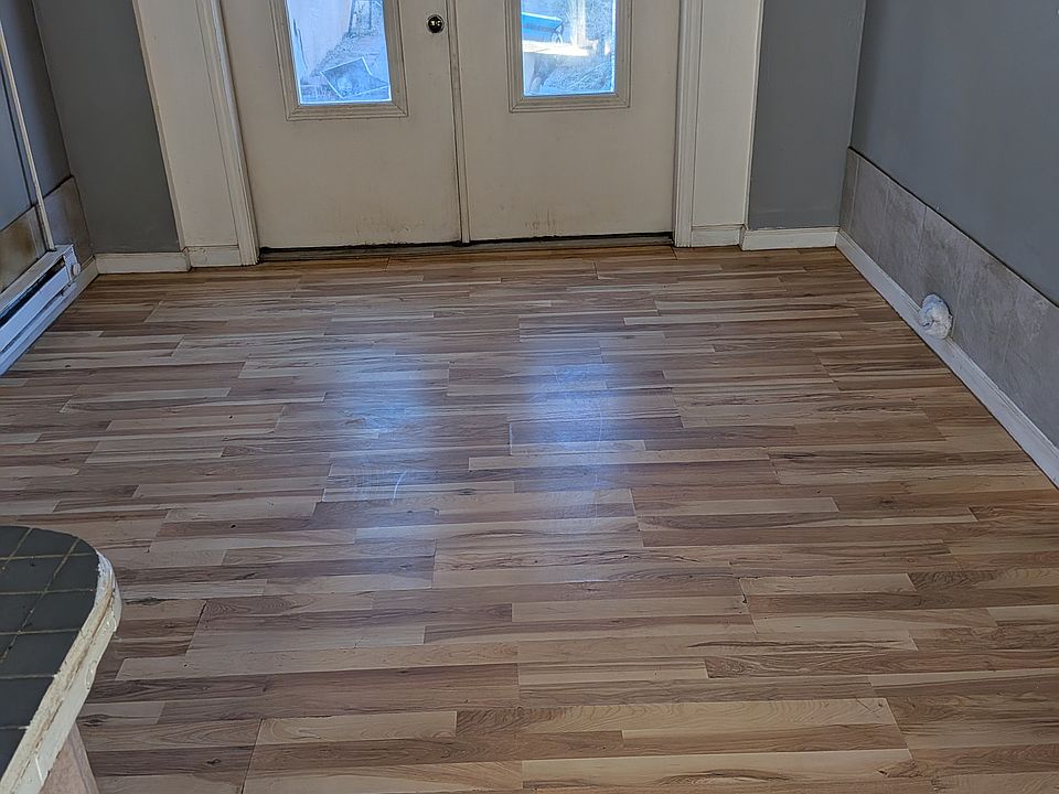 2nd image of 211 W Reinken Ave #B