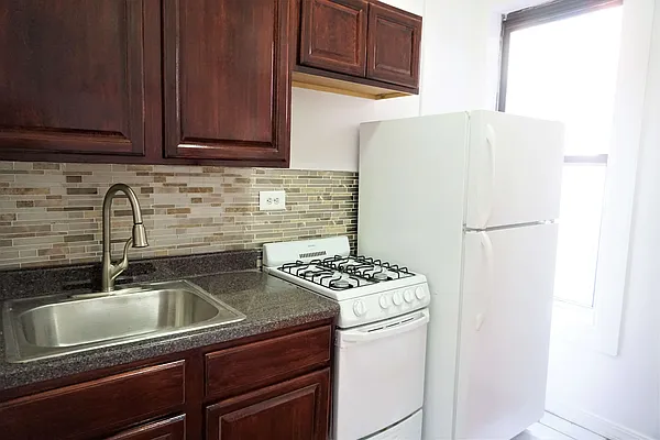 Rented by MD NYC Management LLC | media 24