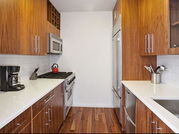 5th image of 88 Greenwich St #30033