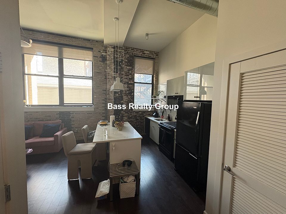 1st image of 5024 N Kenmore Ave #112