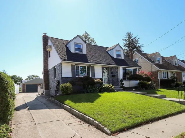 65 Arlington Avenue, Valley Stream, NY 11580