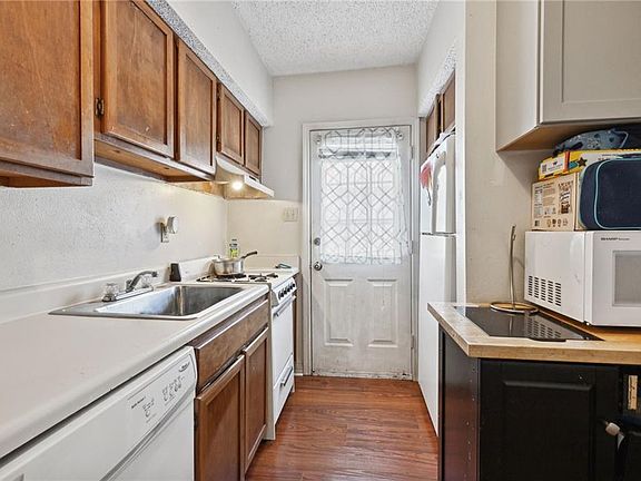 3rd image of 3755-57 Cypress St