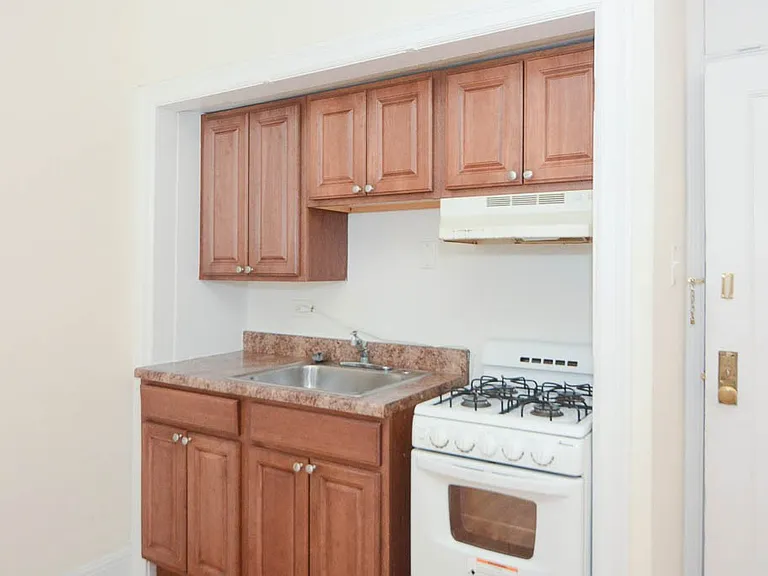 3335 W Diversey Ave #32 — Photo 4