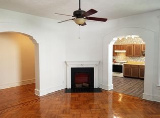 607 E Washington St APT 1, Bloomington, IL 61701
