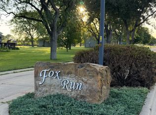 105 Fox Run Ct, Le Roy, IL 61752
